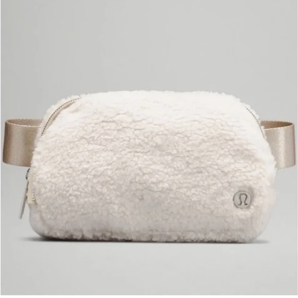 2021‎ lululemon everywhere belt bag fleece
